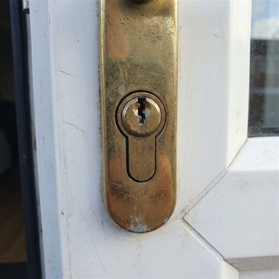 Anti-snap cylinder fitted in Greater Manchester - before PrimeFab attended