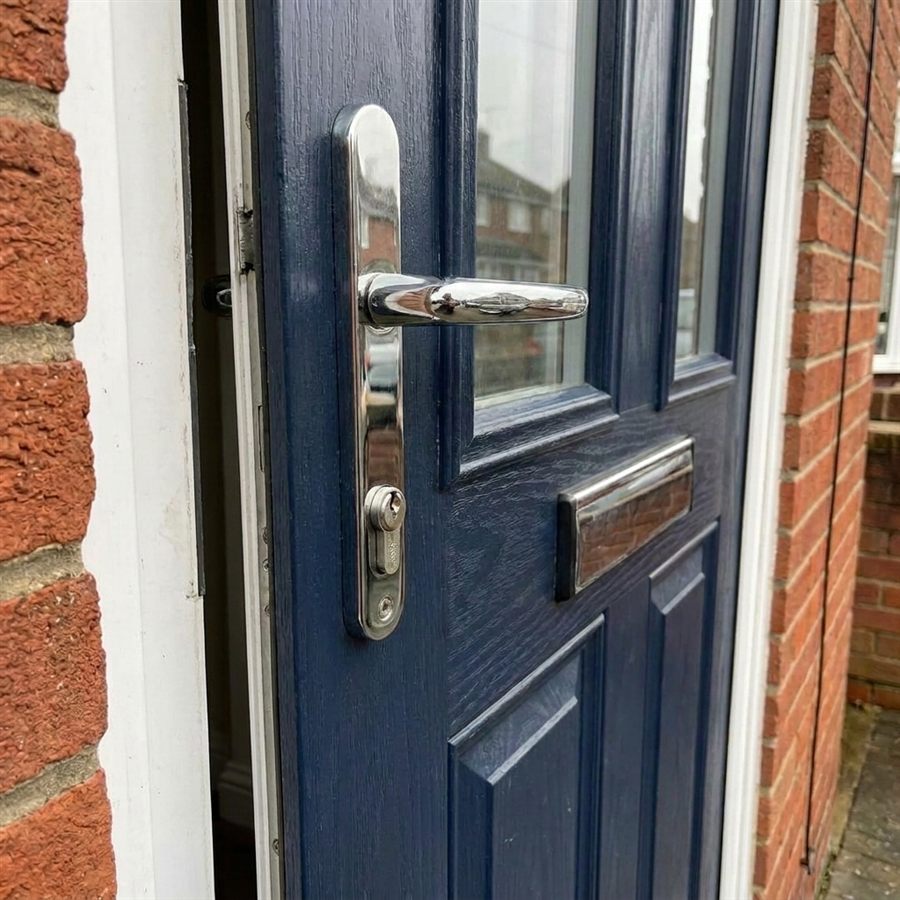New secure lock and handle fitted on the same door